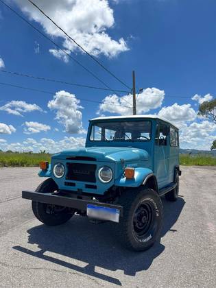 TOYOTA BANDEIRANTE 3.7 BJ50LV 4X4 TETO RIGIDO DIESEL 2P MANUAL